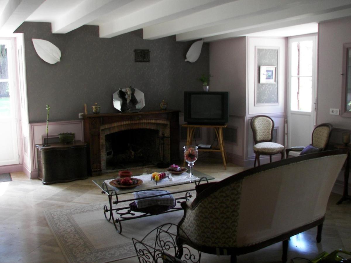 Bed and Breakfast Domaine Du Noble Saint-Jean-de-Thurac Exterior foto