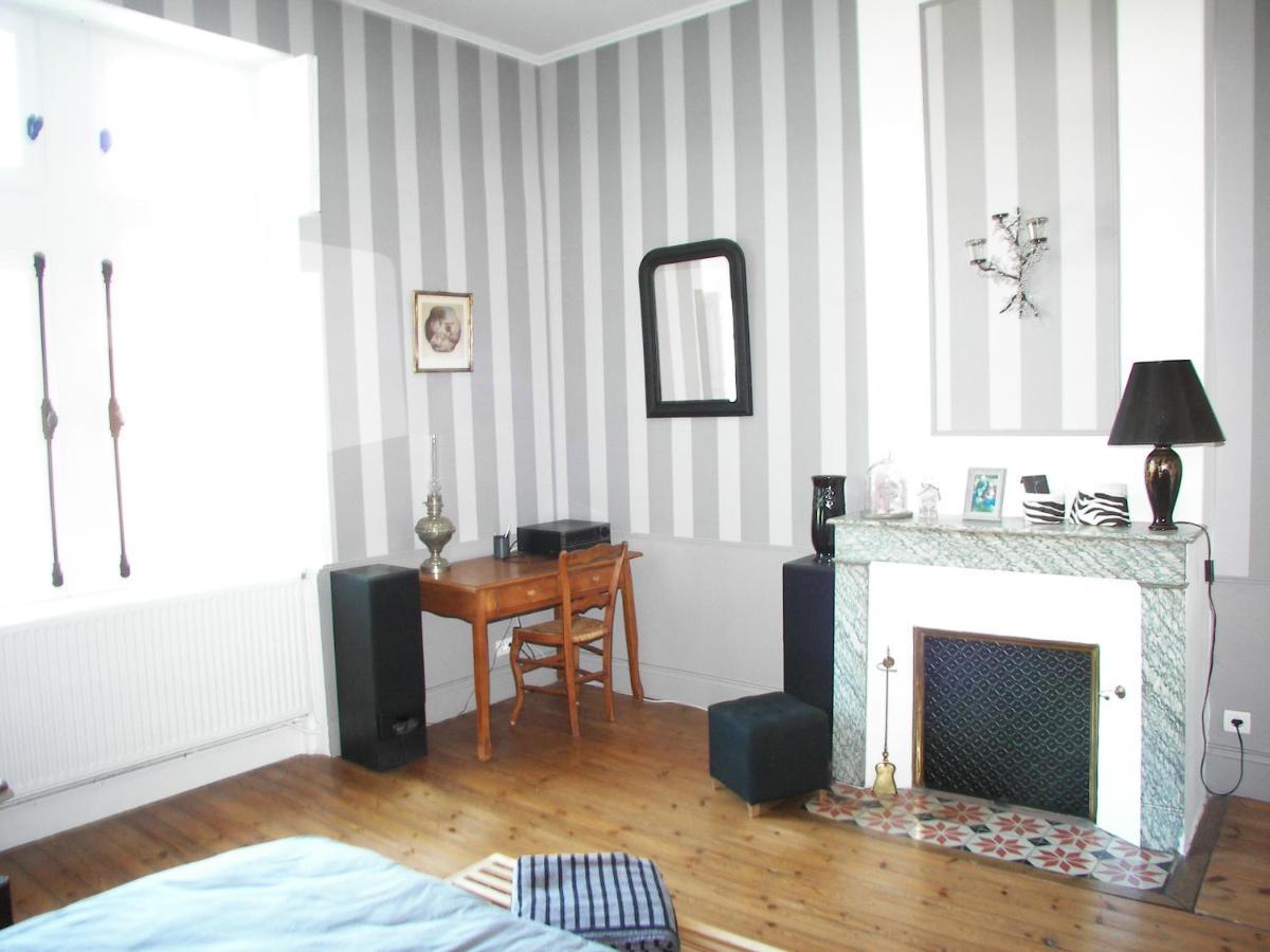 Bed and Breakfast Domaine Du Noble Saint-Jean-de-Thurac Exterior foto