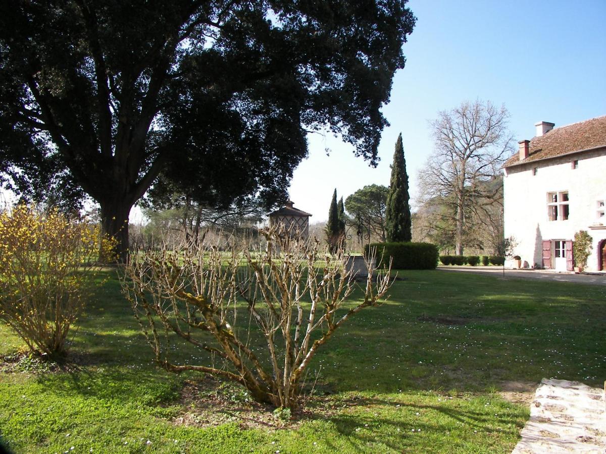Bed and Breakfast Domaine Du Noble Saint-Jean-de-Thurac Exterior foto