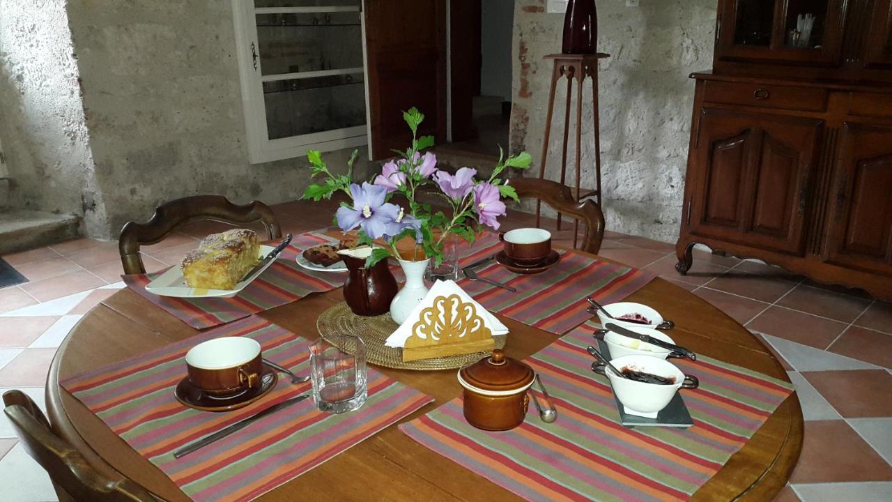 Bed and Breakfast Domaine Du Noble Saint-Jean-de-Thurac Exterior foto